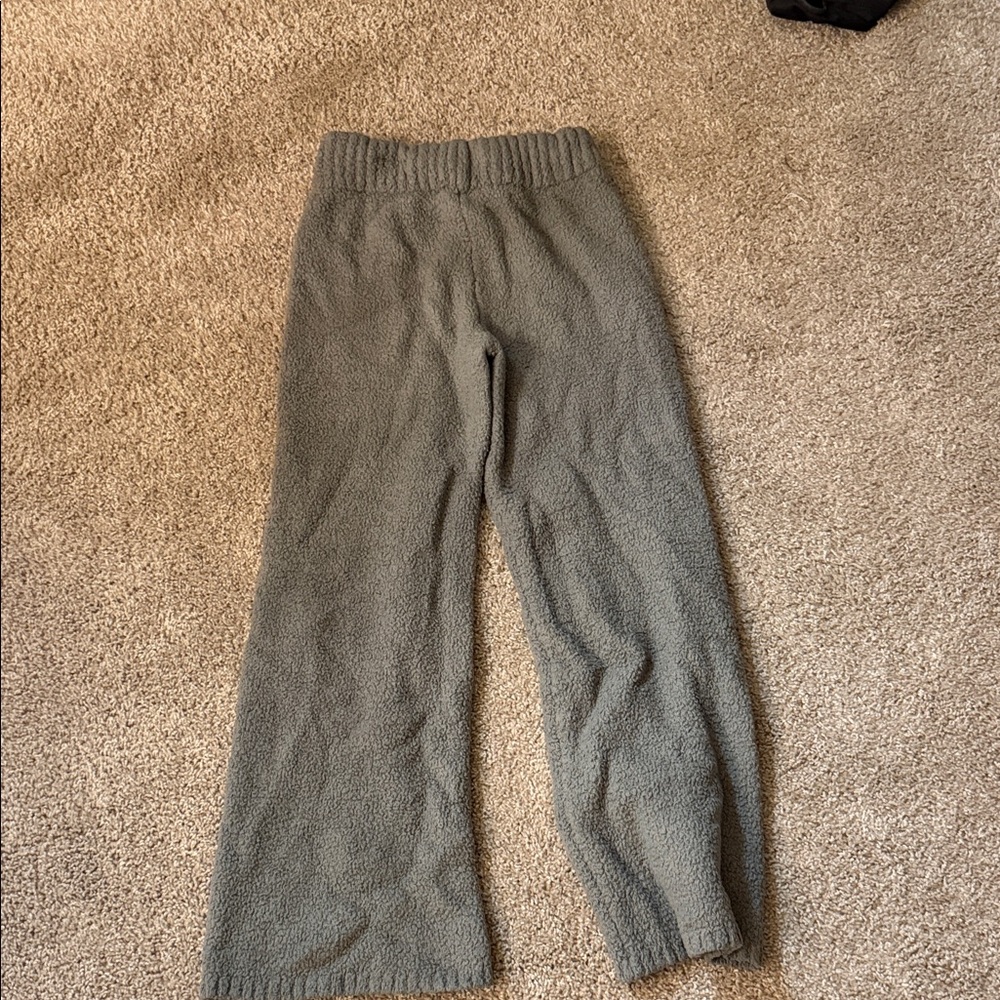 SKIMS Soft Gray Fleece Joggers - Picture 2 of 3